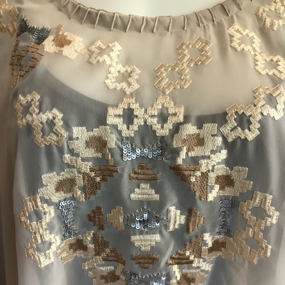 Sheer embroidered poncho - Picture 2 of 3